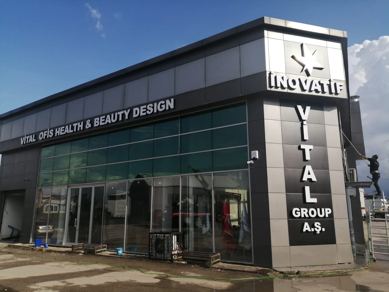 Vital Grup binasının diğer cephesi